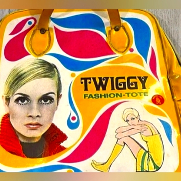 Rare 1967 Twiggy Mattel Tote Bag with Vintage Barbies & Clothes - Picture 2 of 14